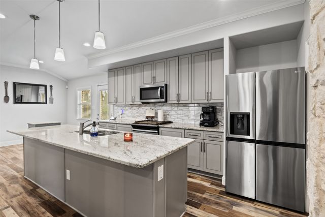 2002 W Bear Creek Road, Cedar Hill, TX 75104