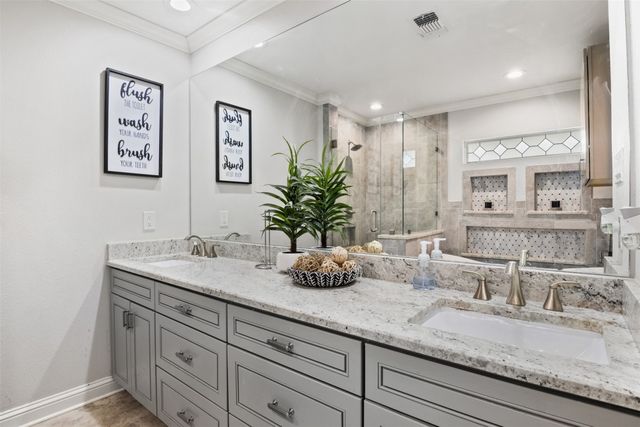 2002 W Bear Creek Road, Cedar Hill, TX 75104