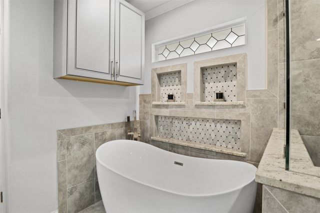 2002 W Bear Creek Road, Cedar Hill, TX 75104