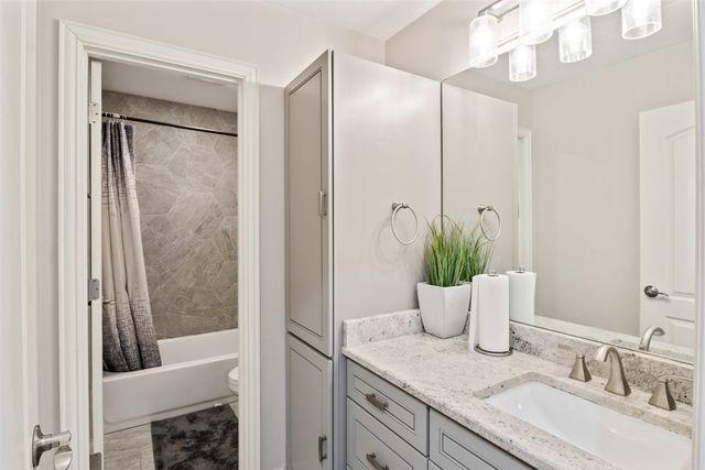 2002 W Bear Creek Road, Cedar Hill, TX 75104