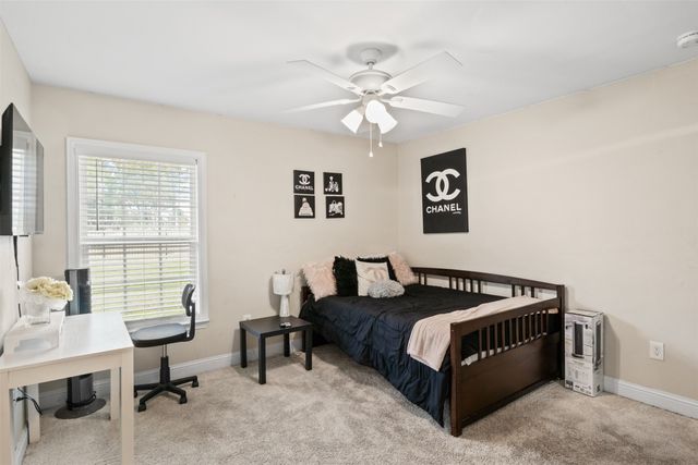 2002 W Bear Creek Road, Cedar Hill, TX 75104