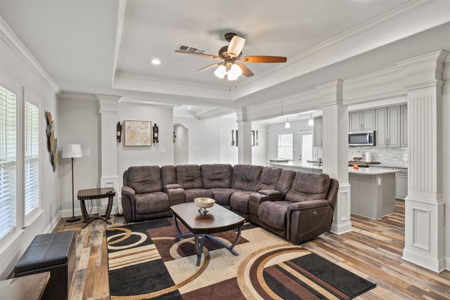 2002 W Bear Creek Road, Cedar Hill, TX 75104