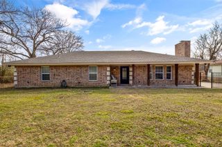 2002 W Bear Creek Road, Cedar Hill, TX 75104