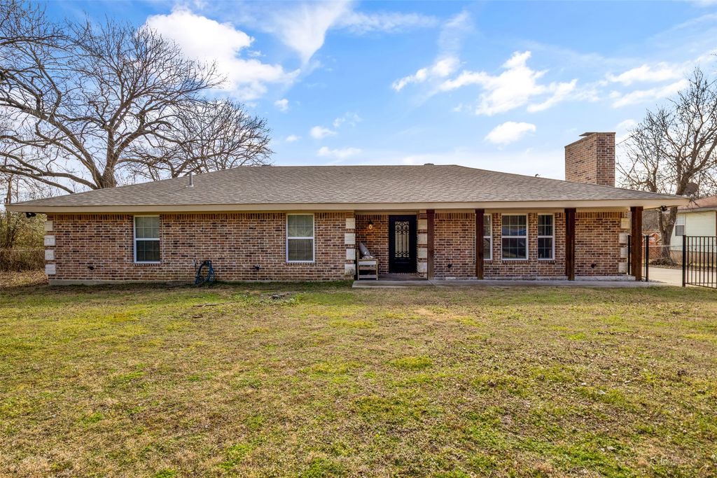 2002 W Bear Creek Road, Cedar Hill, TX 75104