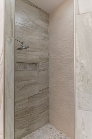33 Glistening Pond Drive, Frisco, TX 75034