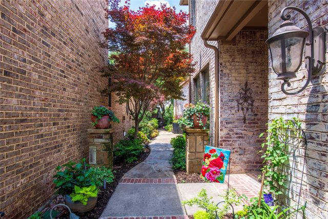 33 Glistening Pond Drive, Frisco, TX 75034
