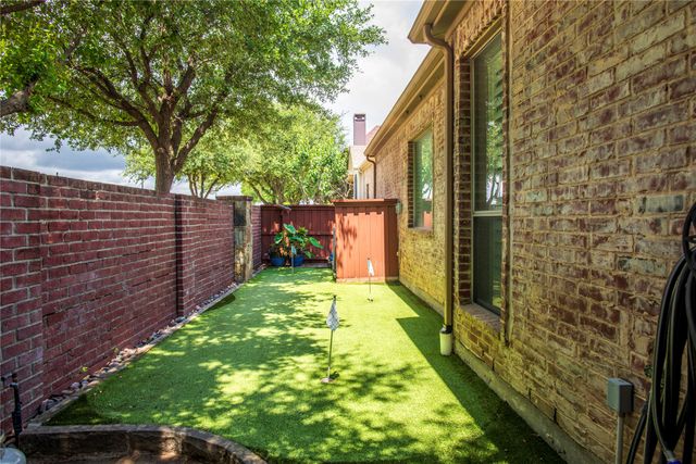 33 Glistening Pond Drive, Frisco, TX 75034