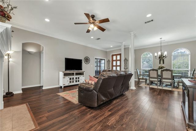 4439 Woodland Ridge Court, College Station, TX 77845