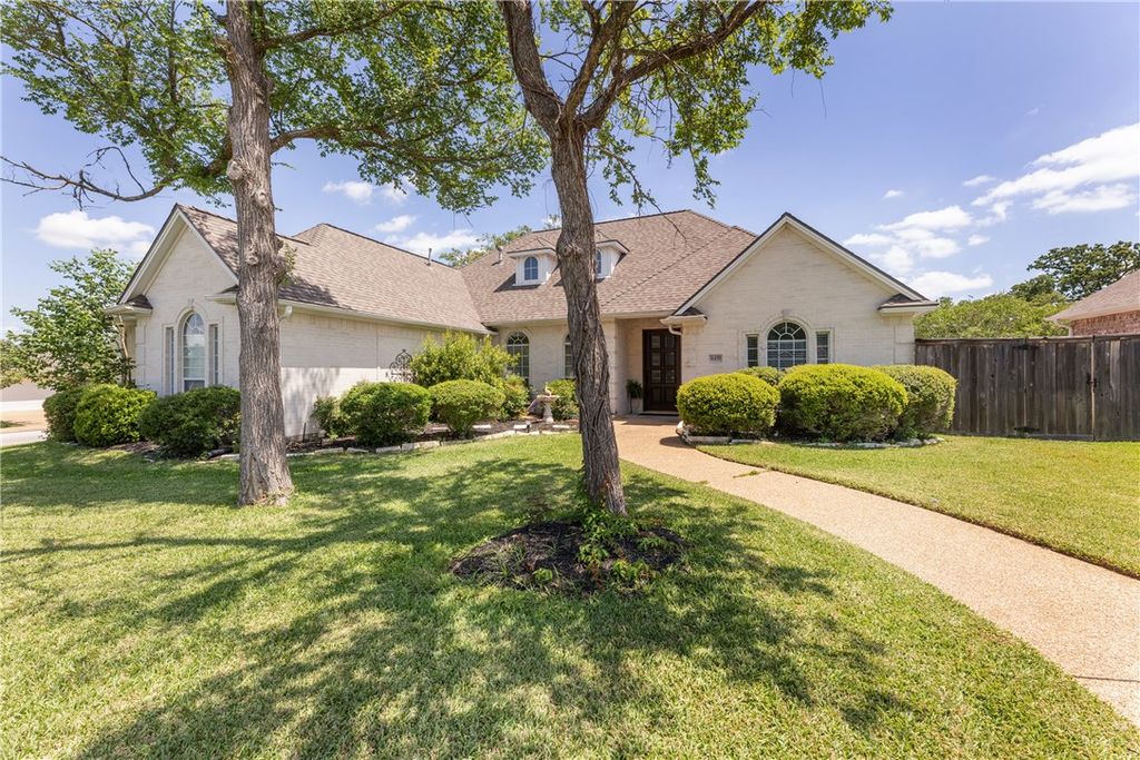 4439 Woodland Ridge Court, College Station, TX 77845