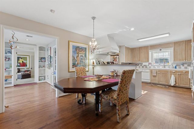 1110 N Larchmont Lane, Nichols Hills, OK 73116