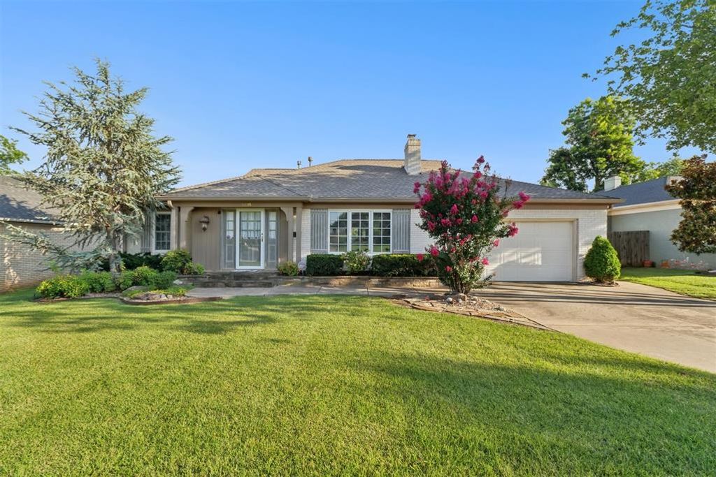 1110 N Larchmont Lane, Nichols Hills, OK 73116