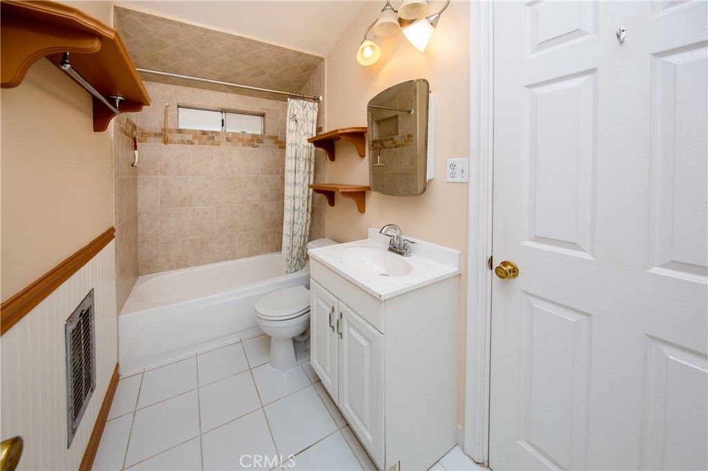 Image 11 of property listing at 7421 Ostrom Avenue, Van Nuys, CA 91406