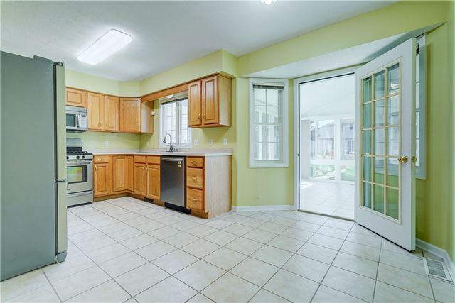 73 Logans Run, Greece, NY 14626