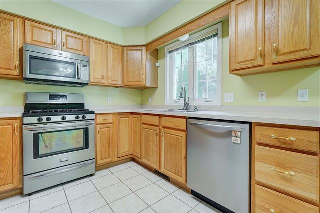 73 Logans Run, Greece, NY 14626