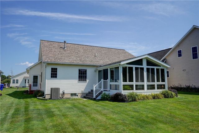 73 Logans Run, Greece, NY 14626