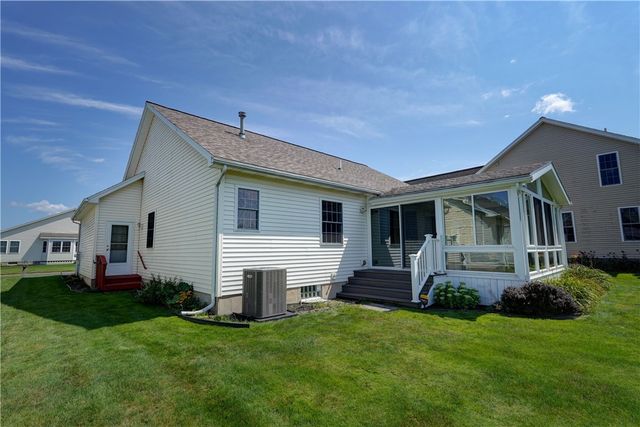 73 Logans Run, Greece, NY 14626