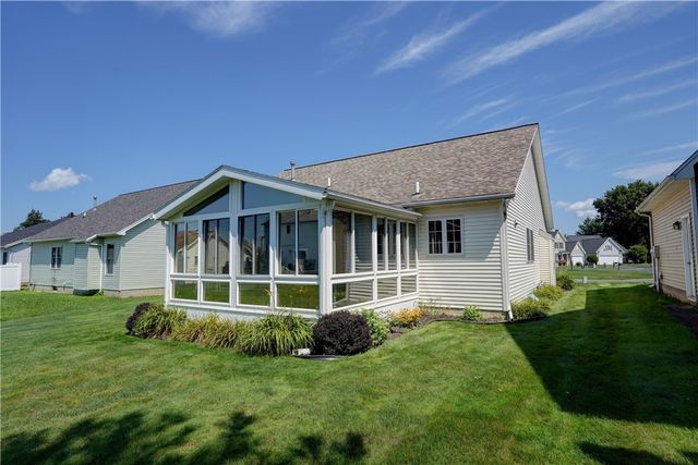 73 Logans Run, Greece, NY 14626