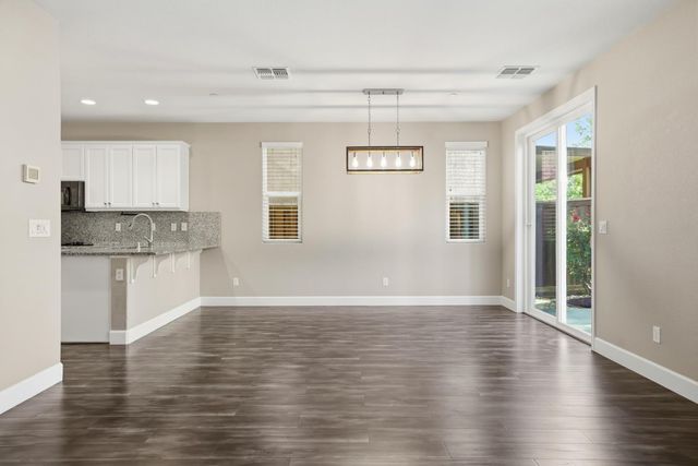 2124 Camino Real Way, Roseville, CA 95747