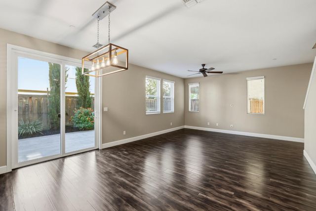 2124 Camino Real Way, Roseville, CA 95747