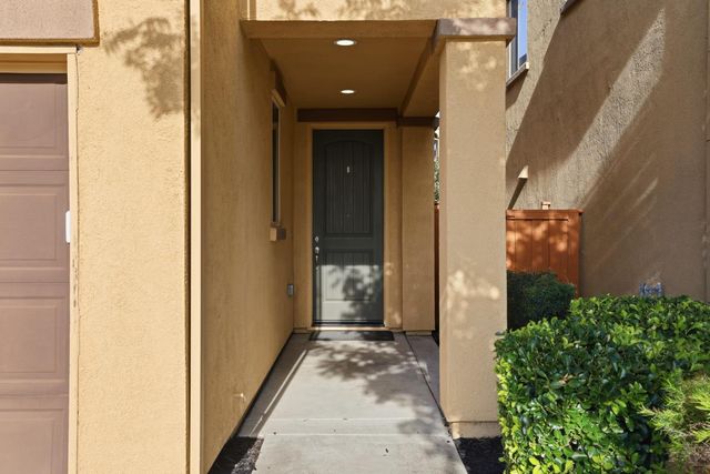 2124 Camino Real Way, Roseville, CA 95747