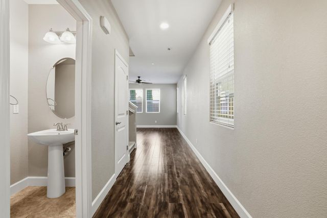 2124 Camino Real Way, Roseville, CA 95747