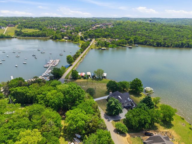 305 Harbor Dr, Old Hickory, TN 37138