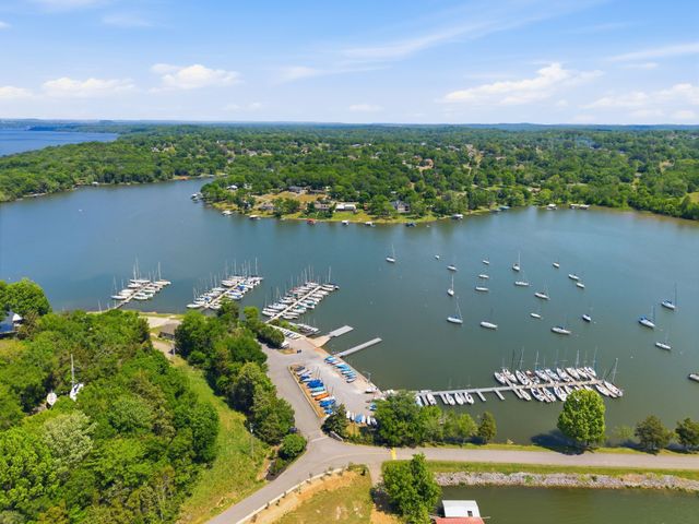 305 Harbor Dr, Old Hickory, TN 37138