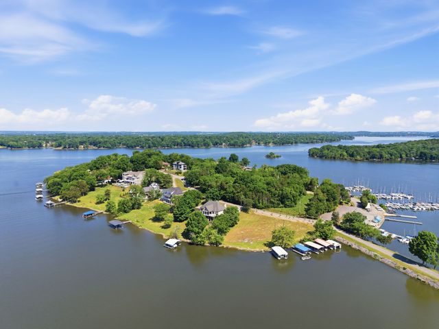 305 Harbor Dr, Old Hickory, TN 37138