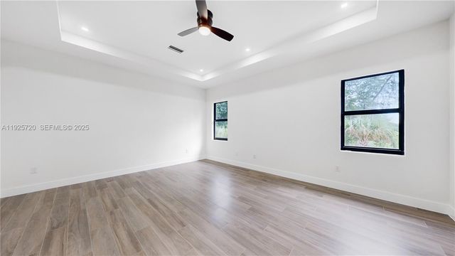 13083 Davie Oaks Dr, Davie, FL 33325