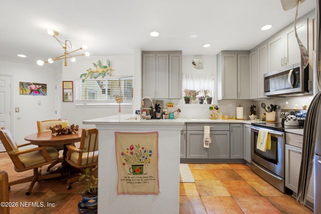 1800 THE GREENS Way 501, Jacksonville Beach, FL 32250