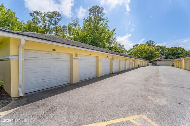 1800 THE GREENS Way 501, Jacksonville Beach, FL 32250
