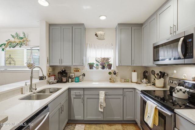 1800 THE GREENS Way 501, Jacksonville Beach, FL 32250