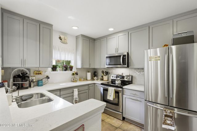 1800 THE GREENS Way 501, Jacksonville Beach, FL 32250