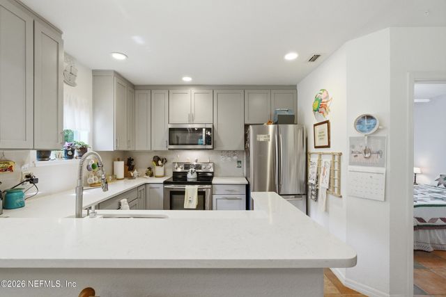 1800 THE GREENS Way 501, Jacksonville Beach, FL 32250