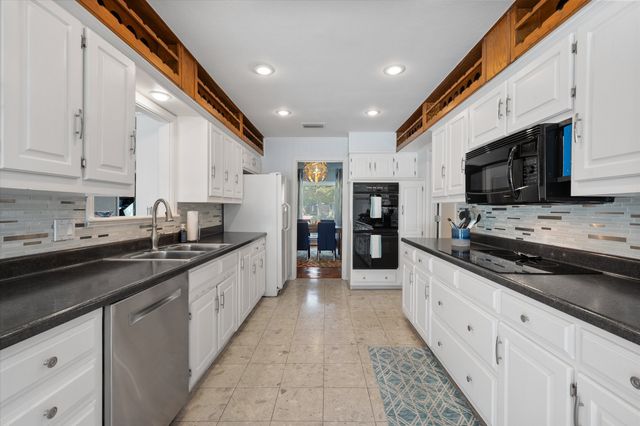 2806 Augusta Lane, Arlington, TX 76012