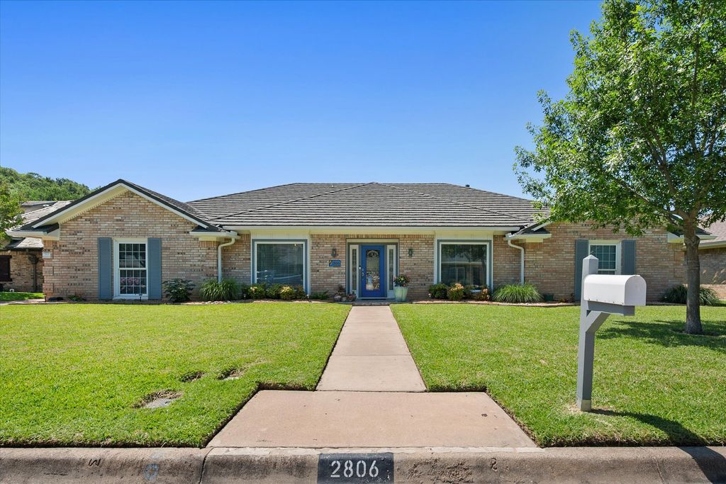 2806 Augusta Lane, Arlington, TX 76012