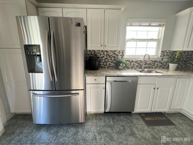 301 Park Knoll, South Brunswick, NJ 08540