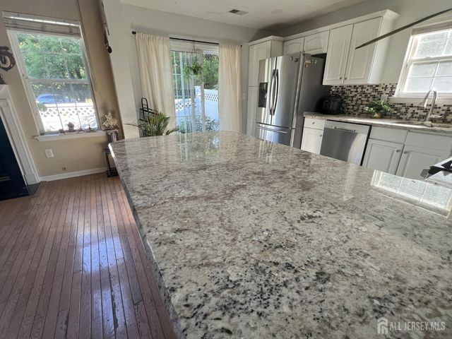 301 Park Knoll, South Brunswick, NJ 08540
