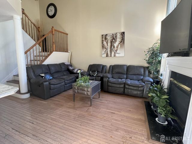 301 Park Knoll, South Brunswick, NJ 08540