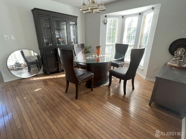 301 Park Knoll, South Brunswick, NJ 08540