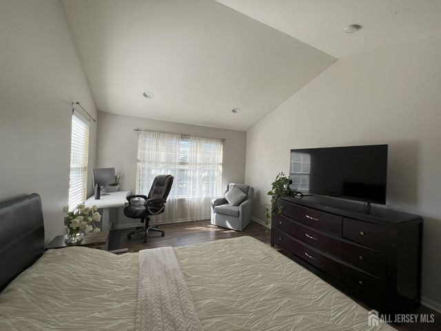 301 Park Knoll, South Brunswick, NJ 08540