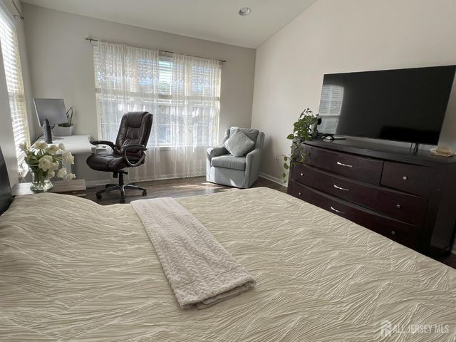 301 Park Knoll, South Brunswick, NJ 08540