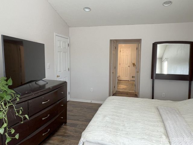 301 Park Knoll, South Brunswick, NJ 08540