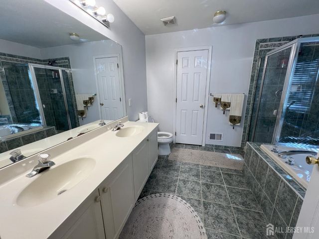 301 Park Knoll, South Brunswick, NJ 08540