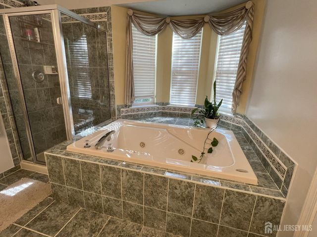 301 Park Knoll, South Brunswick, NJ 08540