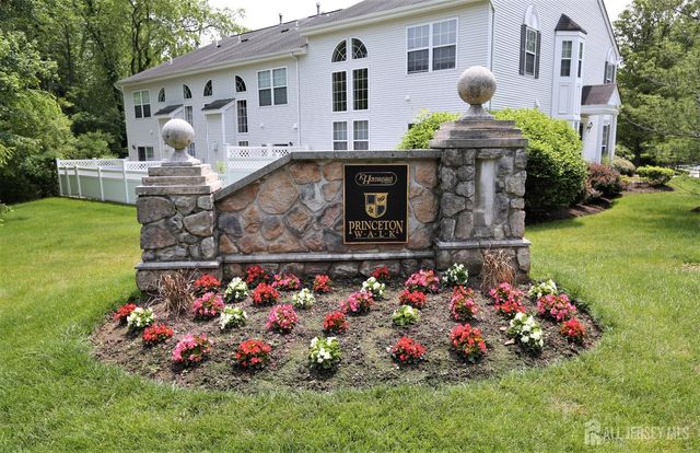 301 Park Knoll, South Brunswick, NJ 08540