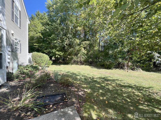 301 Park Knoll, South Brunswick, NJ 08540