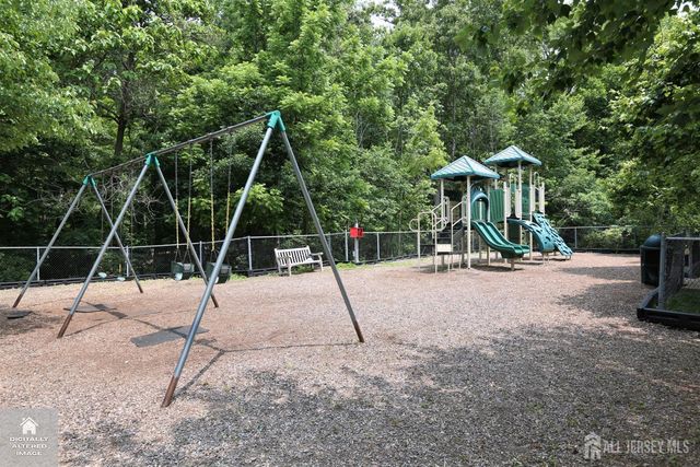 301 Park Knoll, South Brunswick, NJ 08540