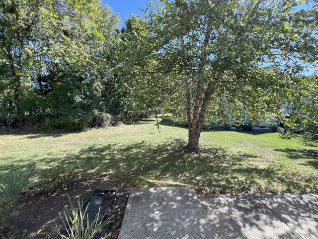 301 Park Knoll, South Brunswick, NJ 08540