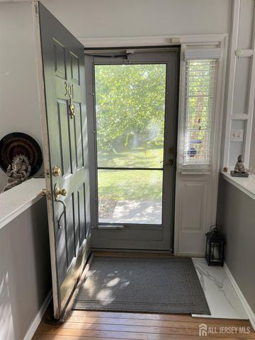 301 Park Knoll, South Brunswick, NJ 08540